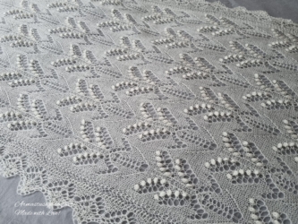Värv: naturaalvalge / Mõõdud: 175x65cm / Lõng: meriinovillane / Hind: 150€ Haapsalu sall, topeltpiibelehekiri